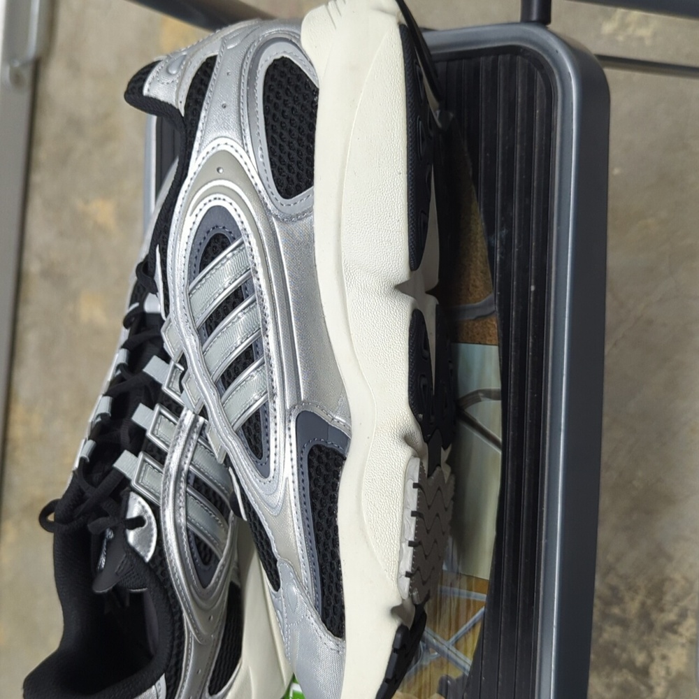 adidas - Ozmillen "RAIDERS' Sz. 9.5 - Picture 7 of 12